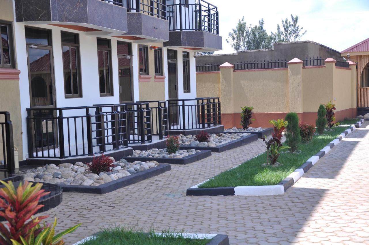 Golden View Hotel Ibanda Exterior photo
