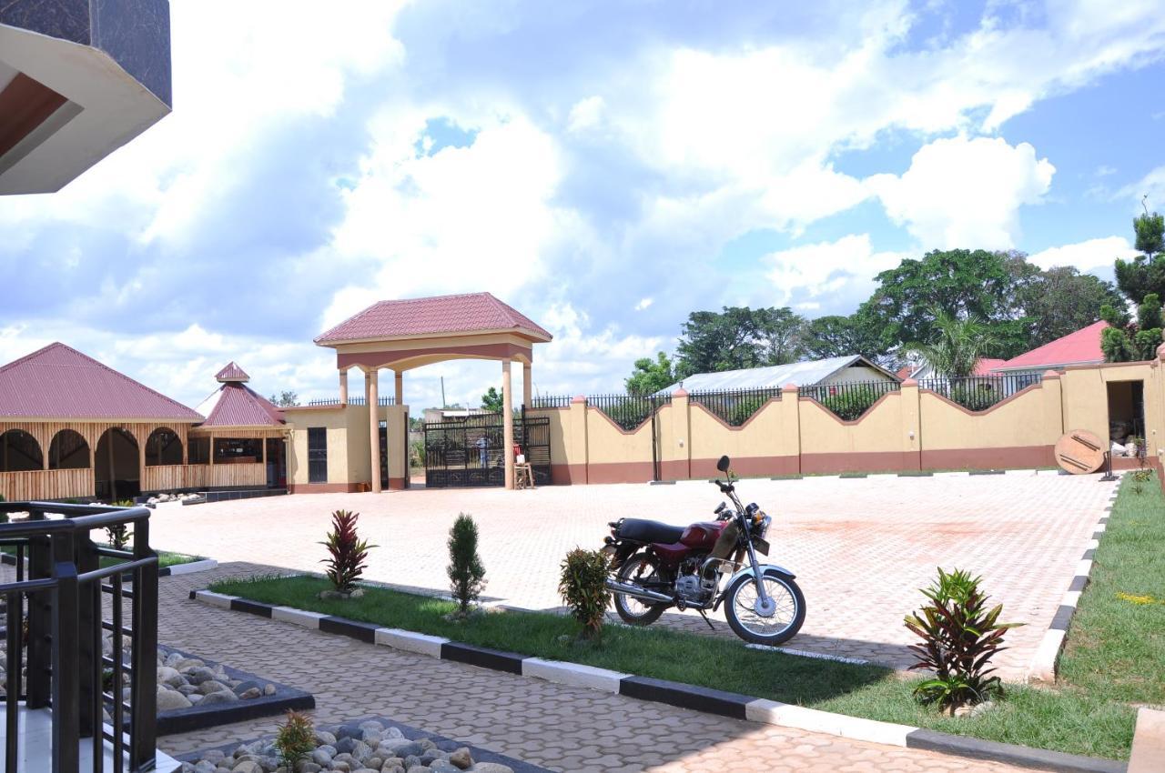 Golden View Hotel Ibanda Exterior photo