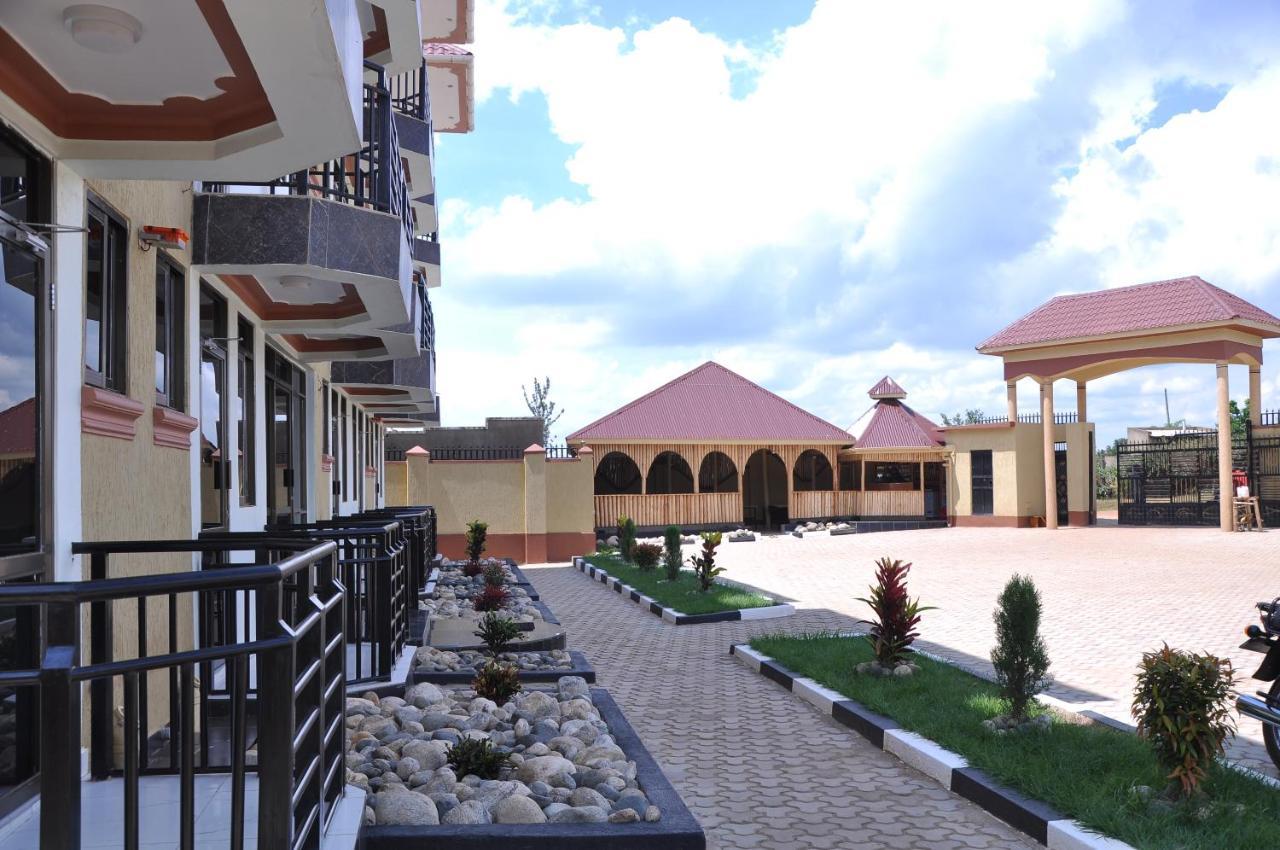 Golden View Hotel Ibanda Exterior photo