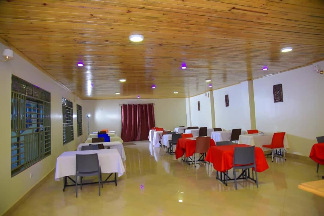 Golden View Hotel Ibanda Exterior photo