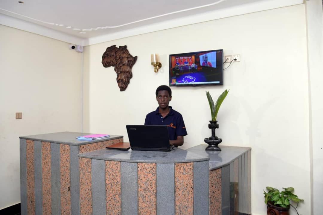 Golden View Hotel Ibanda Exterior photo