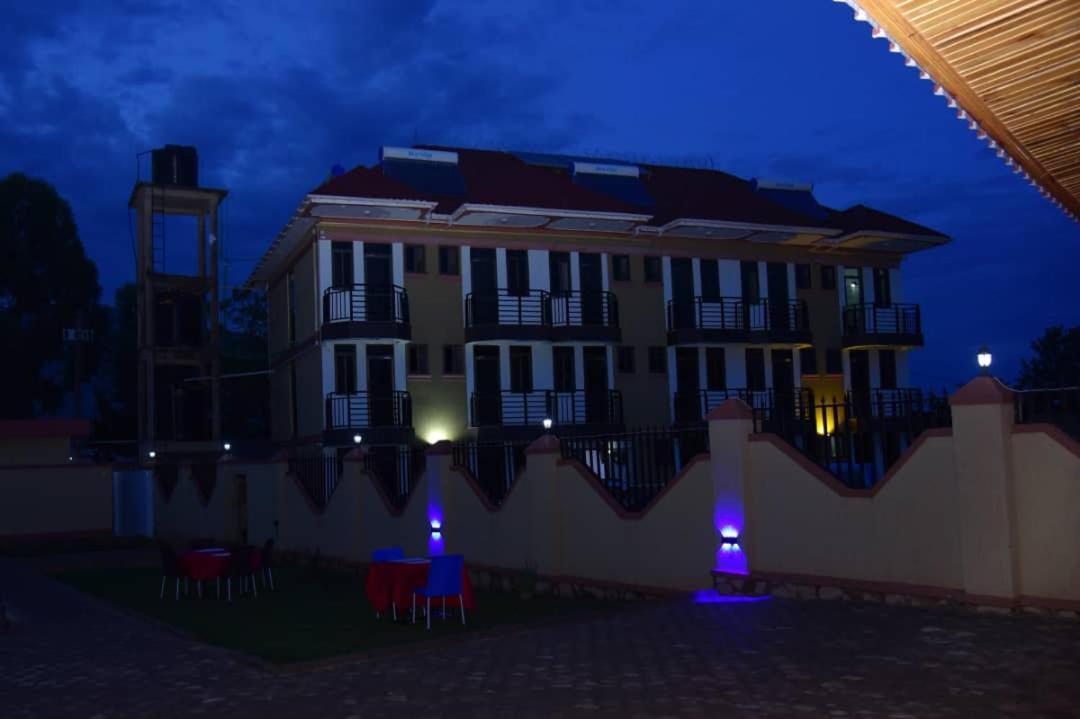 Golden View Hotel Ibanda Exterior photo