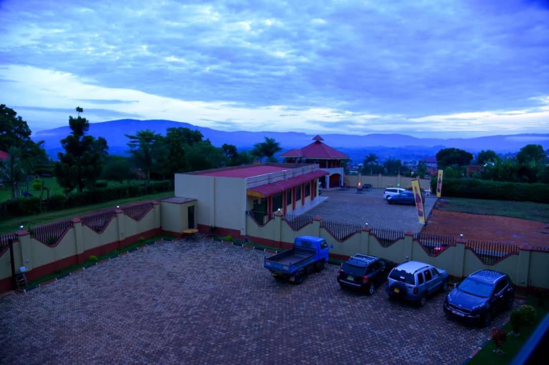 Golden View Hotel Ibanda Exterior photo