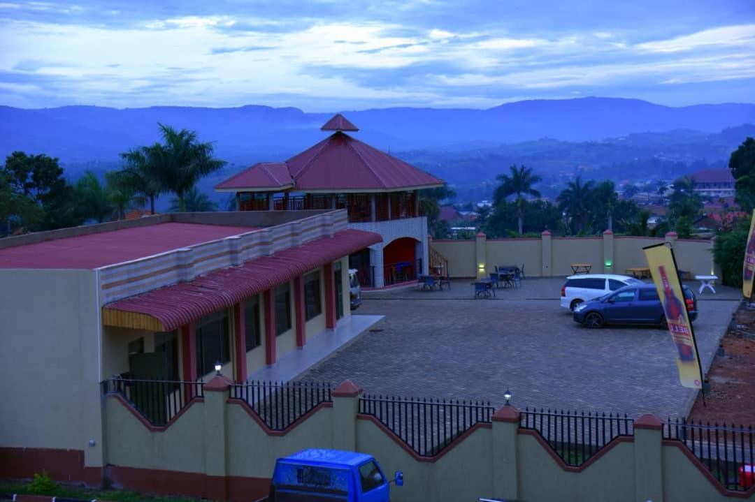 Golden View Hotel Ibanda Exterior photo