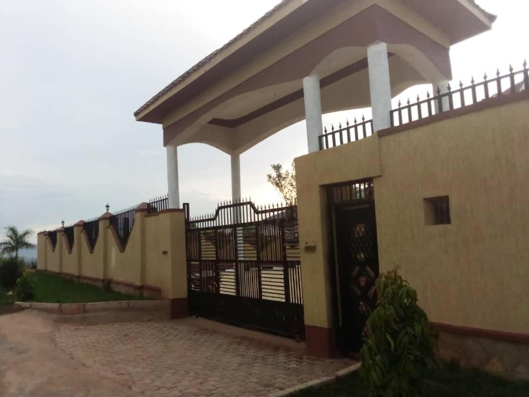 Golden View Hotel Ibanda Exterior photo